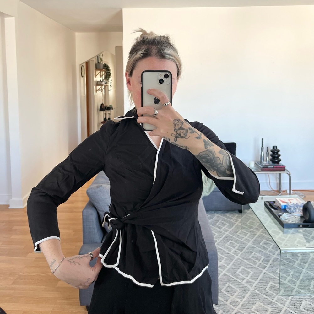 vintage 90’s wrap blouse - Picture 2 of 2